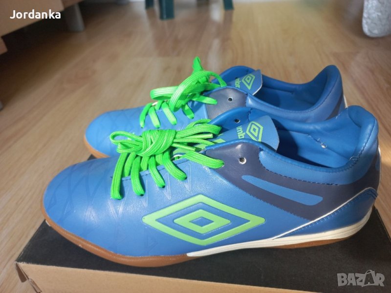 Футболни обувки за зала umbro 38, снимка 1