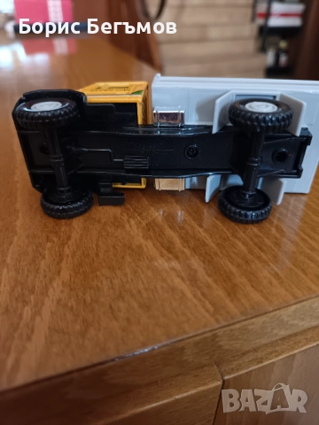 Метално камионче Welly  1:34, снимка 5 - Колекции - 52674779