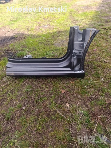 дясно парче колонка и праг Peugeot 208, снимка 2 - Части - 53341925