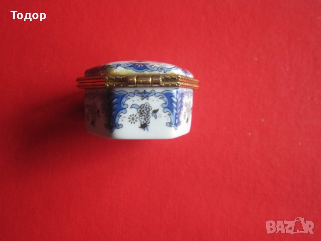 Страхотна порцеланова кутийка за хапчета бижута , снимка 3 - Колекции - 38063548
