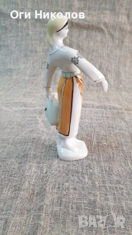 Порцеланова фигура, снимка 4 - Антикварни и старинни предмети - 51230236
