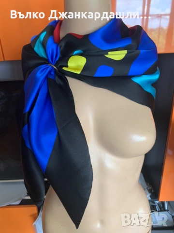Копринен шал на геометрични фигури
