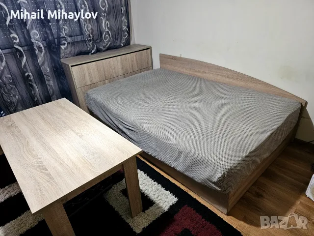Продам спалня, приста с повдигащ механизъм с ортопедичен матрак, ракла и маса 