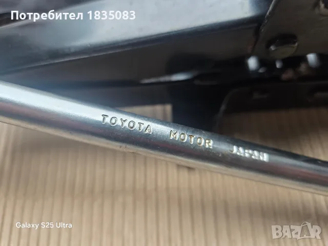 Оригинален крик + ключ Toyota, снимка 3 - Аксесоари и консумативи - 56543076