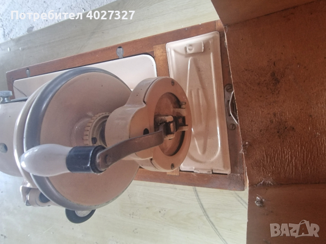 стара шевна машина Калинина- руска, снимка 4 - Антикварни и старинни предмети - 44728726