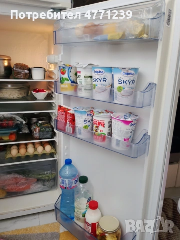 Хладилник с горен фризер, снимка 4 - Хладилници - 54165844