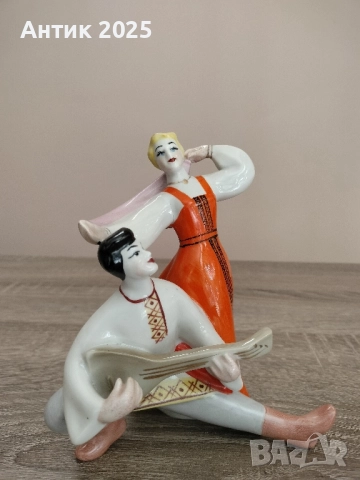 Порцеланова фигурка „Музикант и танцьорка“ (СССР)