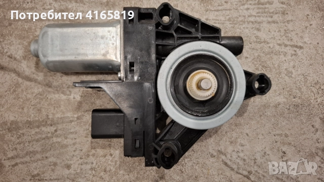 Моторче за стъклоповдигач, ляв за JEEP GRAND CHEROKEE WK2, снимка 2 - Части - 51755631