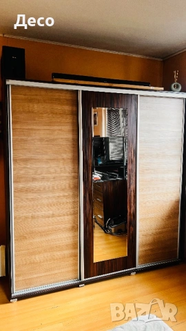 Спалня,трикрилен гардероб ,скрин,тоалетка,Н.шкафчета