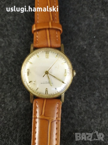 Ретро позлатен часовник