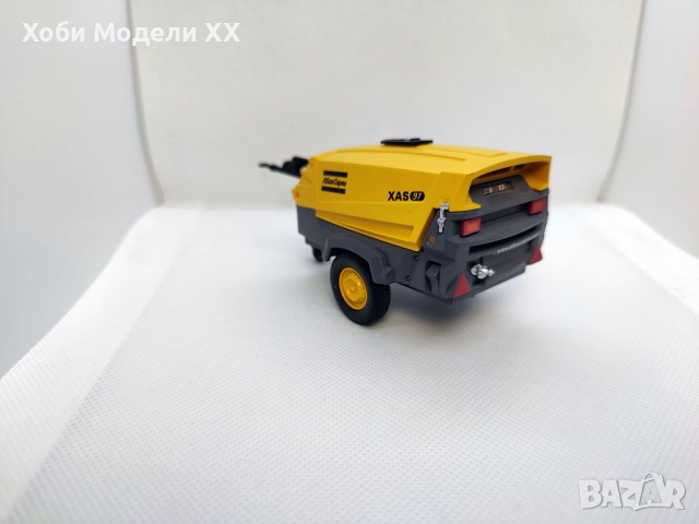 Модел мобилен компресор Атлас Копко 1:25, снимка 4 - Колекции - 52452150