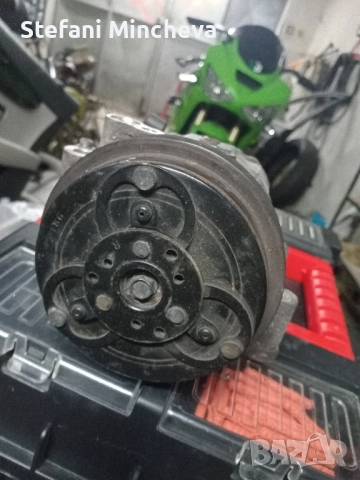 Компресор за Климатик на Субару Легаси 2.5 ,2003год Перфектно, снимка 2 - Части - 52162240