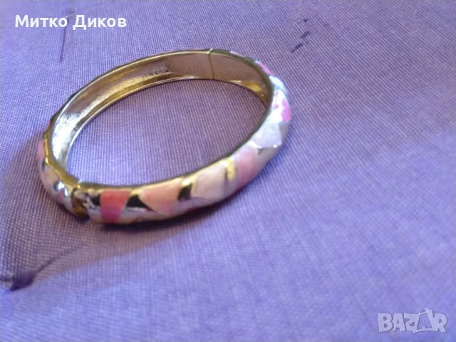 Женска гривна позлатена емайлирана тип Сваровски с числа римски от I до XII , снимка 6 - Гривни - 49923493