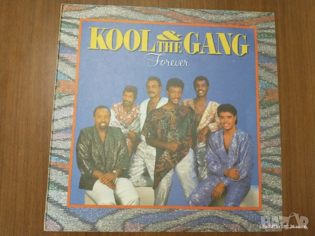 🎶 Продавам две чудесни винилови плочи от Балкантон – Kool & The Gang “Завинаги” и Shorts “Шортс” 