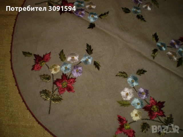 Винтидж  ретро покривка за маса с бродирани  цветя диаметър 72 см, снимка 3 - Антикварни и старинни предмети - 53177405