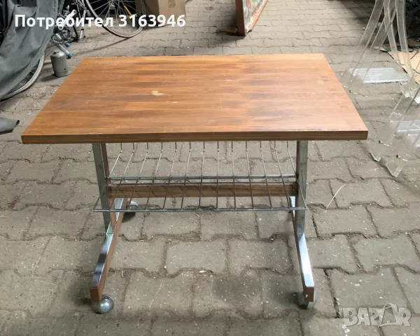 Винтидж странична маса с поставка за списания, 1960-те, снимка 2 - Маси - 49127076