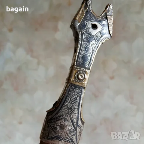 Кама, кинжал, сребро с ниело.