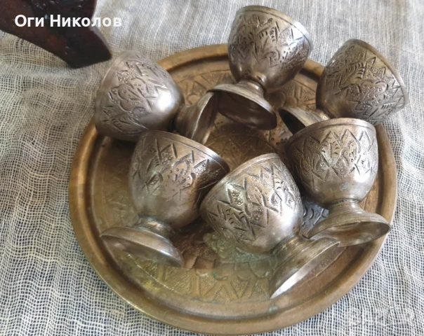 Стара арабска дървена масичка и комплект ръчноковани чаши с поднос, снимка 6 - Антикварни и старинни предмети - 50593474