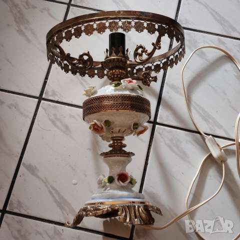 Стара порцеланова,настолна лампа. , снимка 2 - Антикварни и старинни предмети - 52650429