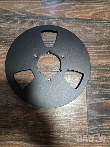 Продавам магнетофонни ролки празни 26см 