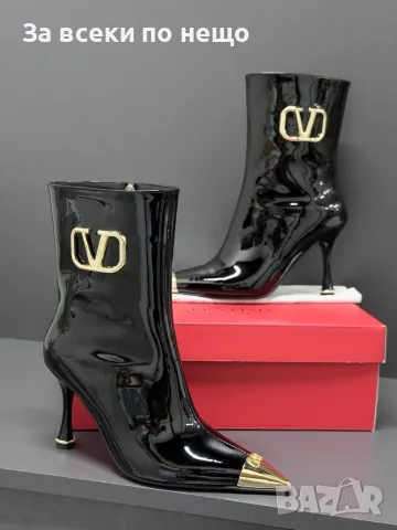 Valentino Garavani Елегантни Лачени Боти С Остър Връх И Метални Акценти Код E261
