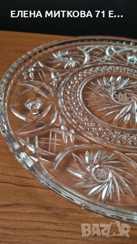 Едно масивно кристално плато за торта/сладкиш с 3 крачета, снимка 6 - Чинии - 52632734