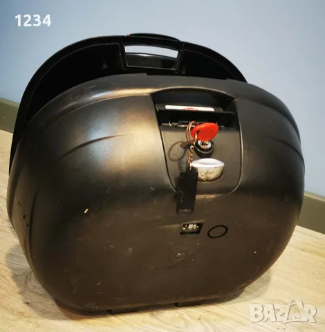Мото куфар топ кейс GIVI Monolock със стойка, снимка 10 - Аксесоари и консумативи - 56324810