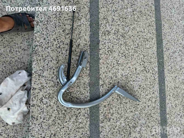 Комплект дясна панта на заден капак на Ауди Audi A8 H4 D4 само за 50лв. 4h0827300е 4h0827551b