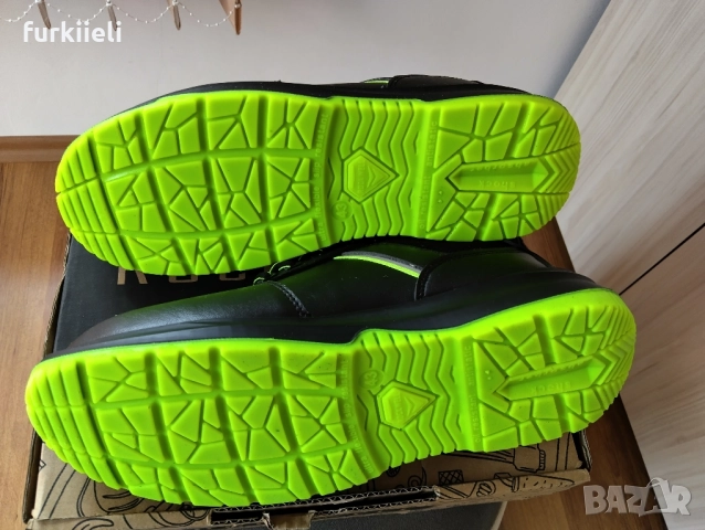 нови работни обувки с метално бомбе 43 номер , снимка 4 - Други - 52219283