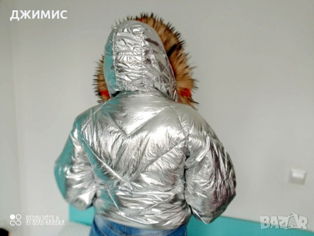 Като ново! Сребристо яке с красива качулка с естествен косъм, снимка 3 - Якета - 31571696