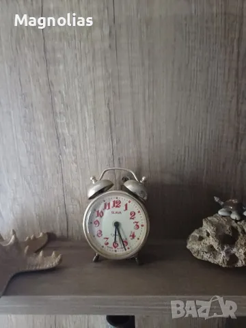 СССР "СЛАВА" червен будилник с две камбани, снимка 2 - Колекции - 48178015