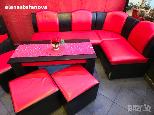 Комплект дивани, маса и три табуретки в червено и черно, снимка 3 - Дивани и мека мебел - 54001085