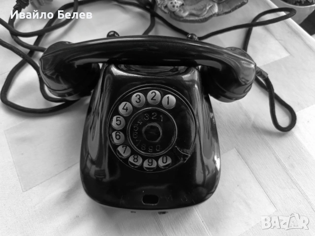 Работещ бакелитов телефон 1963 г. от Телефонен завод Белоградчик
