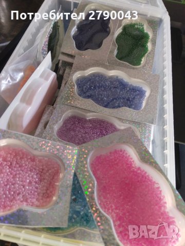 Кутия с маниста, снимка 5 - Бижутерийни комплекти - 34382488