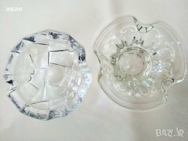 Комплект два броя пепелници.