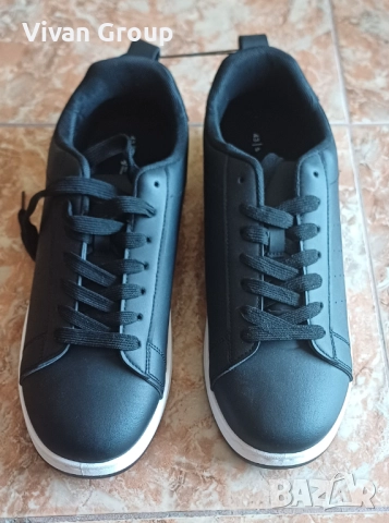 НОВИ Мъжки спортни обувки 43, снимка 2 - Кецове - 52443049