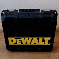 Немски акумулаторен винтоверт DeWALT 12V с 2 батерии и куфар, тестван и работещ нормално, снимка 4 - Винтоверти - 44638784