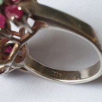 Сребърен пръстен с рубини и смарагди, снимка 4 - Пръстени - 44483330