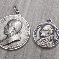 На вашето внимание два католически медала от 1950г., снимка 2 - Колиета, медальони, синджири - 42764966