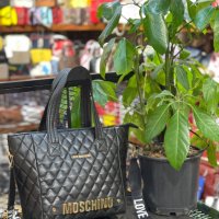 Moschino дамска чанта код 104, снимка 2 - Чанти - 34945193