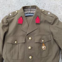 Парадна военна униформа , снимка 1 - Антикварни и старинни предмети - 38590562