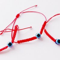 Три гривни против уроки с червен конец и синьо око 8 мм, снимка 3 - Ръчно изработени сувенири - 31034301