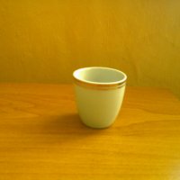Порцеланова чашка с позлата, снимка 1 - Антикварни и старинни предмети - 31154873