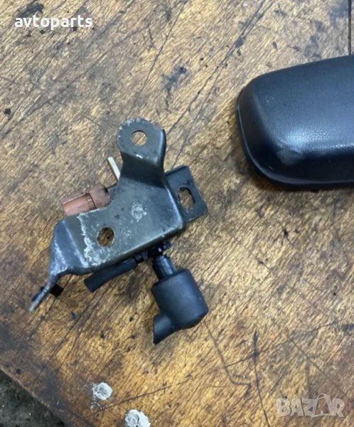 Toyota avensis verso 2005година 2.0d4d вакум клапан, снимка 1