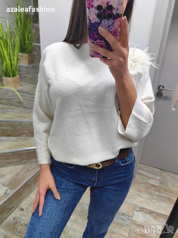 Дамски пуловер с брошка, снимка 1
