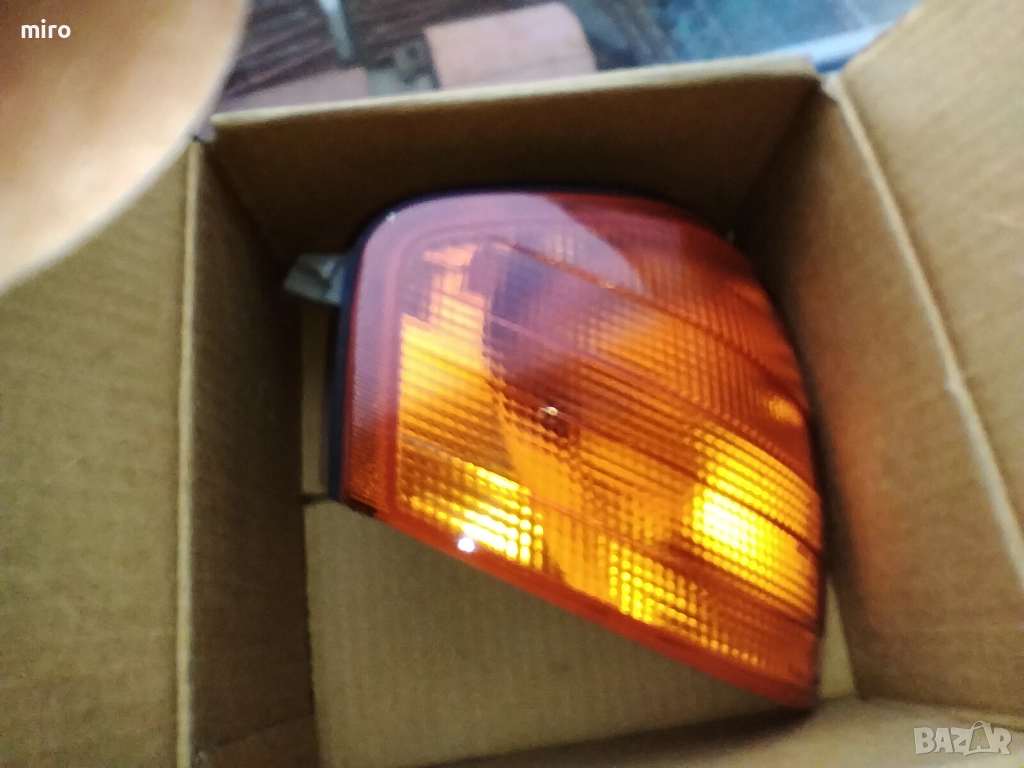 Преден десен оранжев мигач до фар на Мерцедес Ц класа. Mercedes C klasse., снимка 1