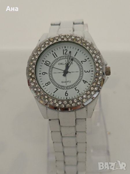 Красив дамски часовник обсипан с камъни ., снимка 1