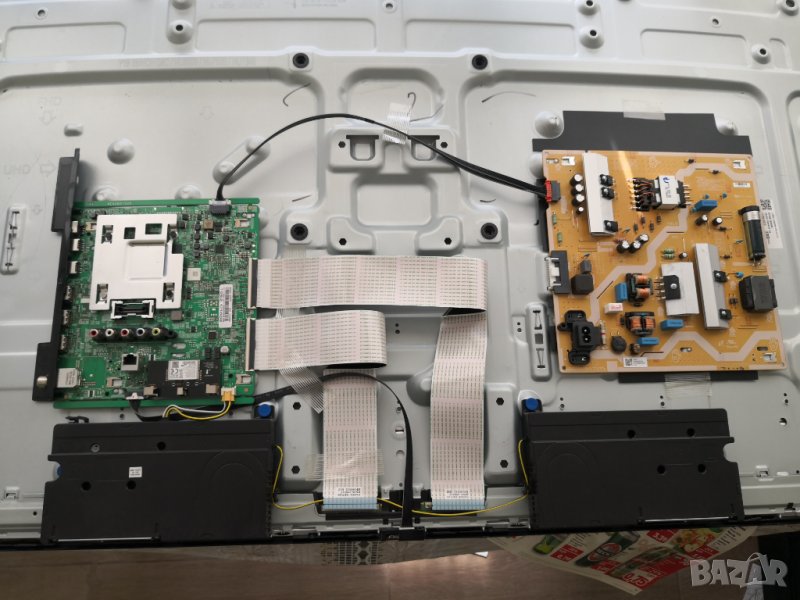 SAMSUNG UE55RU7305 спукан екран, снимка 1