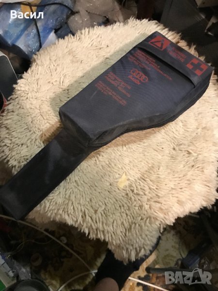 комплект Триъгълник и аптечка за АУДИ, снимка 1