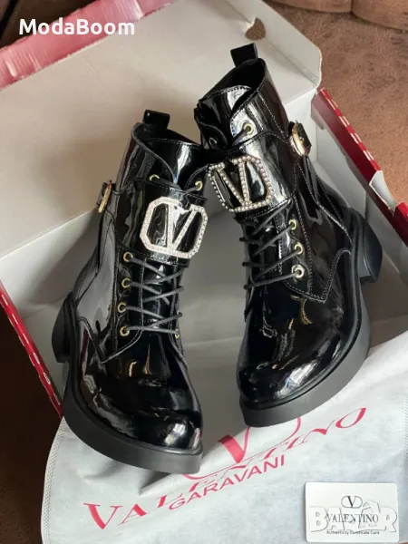 Valentino дамски черни лачени боти , снимка 1